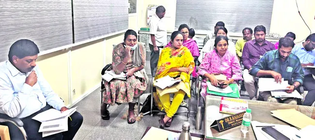 సమయపాలన పాటించాలి
