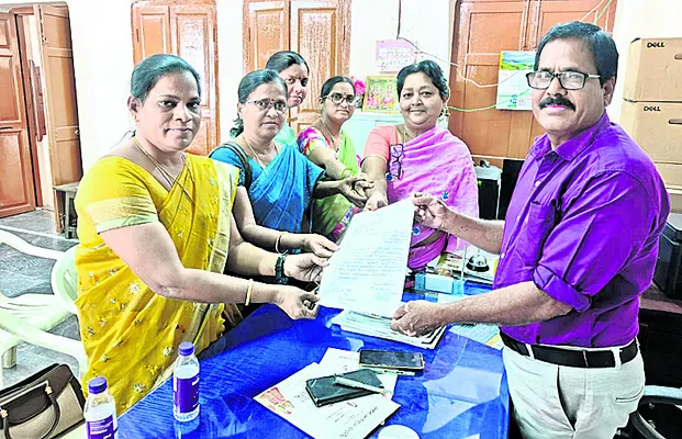 బాలికల పాఠశాలలో సమస్యలు 