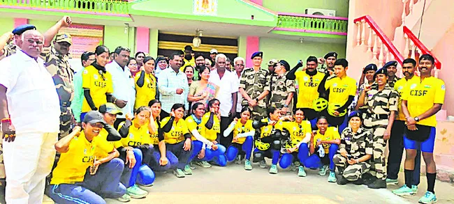 ‘సీఐఎస్‌ఎఫ్‌’ సైకిల్‌ యాత్ర అభినందనీయం 