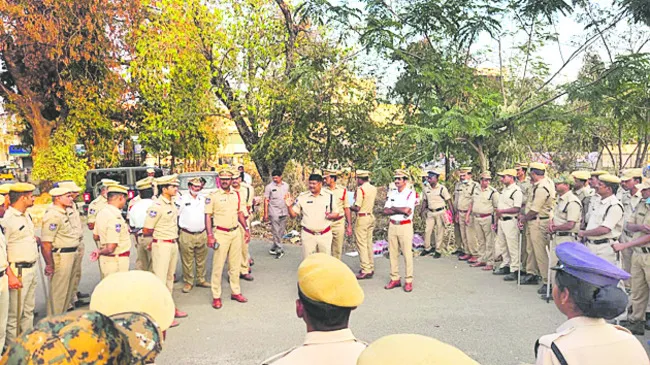 స్వేచ్ఛగా ఓటేయండి: డీఎస్పీ 