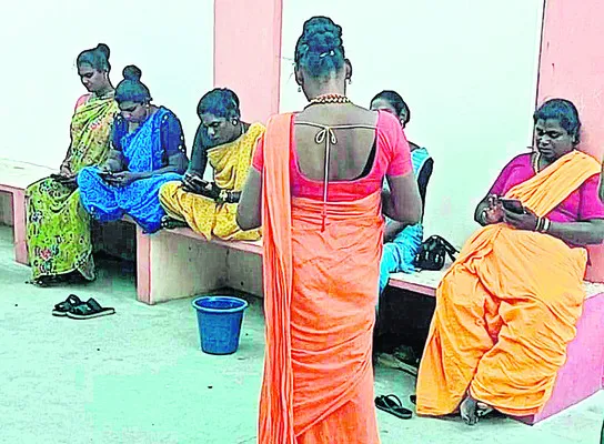 రూ.50 వేలు చందాకు హిజ్రాల డిమాండ్‌ 