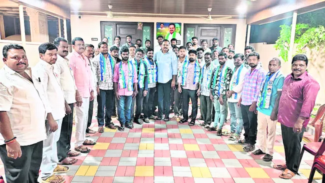 గూడెంలో జనసేనకు షాక్‌ 