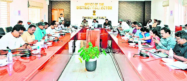 సోమవారం ప్రజా సేవలు బంద్‌