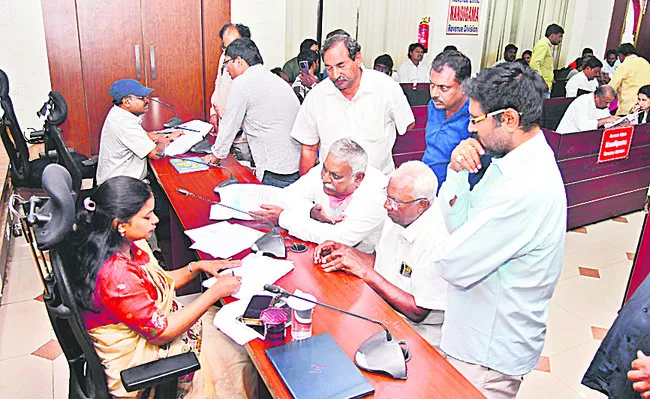 ప్రతి అర్జీని ప్రత్యేక దృష్టితో పరిష్కరించాలి 