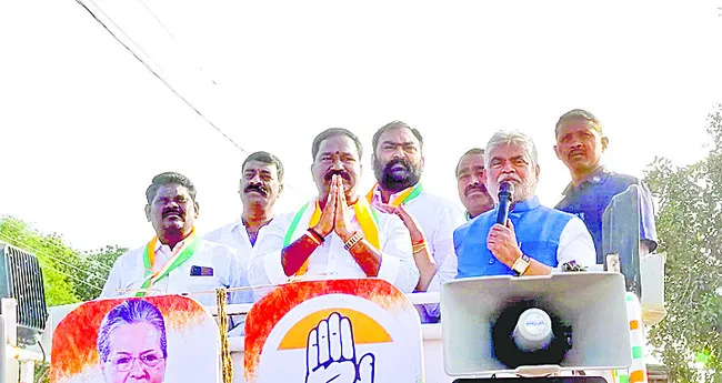 అభివృద్ధికి పట్టం కట్టండి 