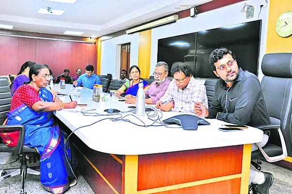 డయల్‌ యువర్‌ ఈపీడీసీఎల్‌ సీఎండీకి విశేష స్పందన 