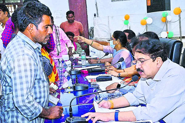 పీజీఆర్‌ఎస్‌కు 260 వినతులు