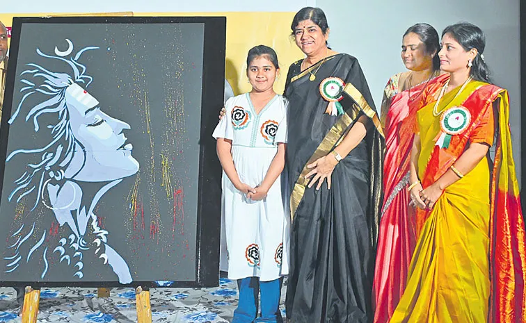 చిన్నారి చిత్రకారిణి.. ప్రతిభలో మేటి