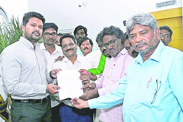 గంటి కేసులో కొత్తపేట పోలీసులపై చర్యలకు వినతి