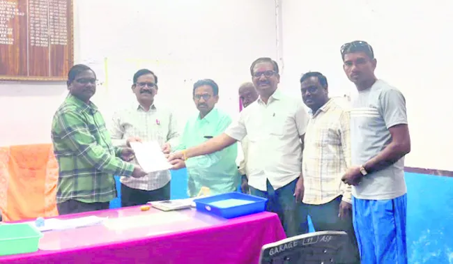 ఆర్టీసీ సర్వీసులు               పునరుద్ధరించాలని వినతి
