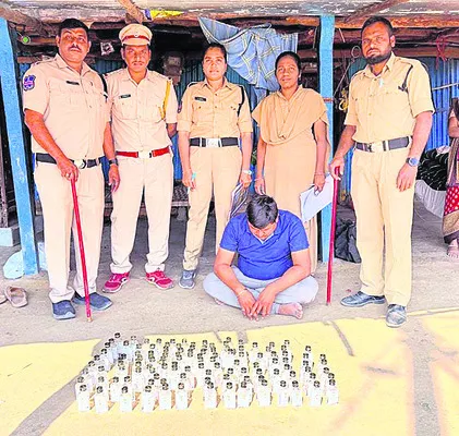 రూ.34వేల నగదు స్వాధీనం