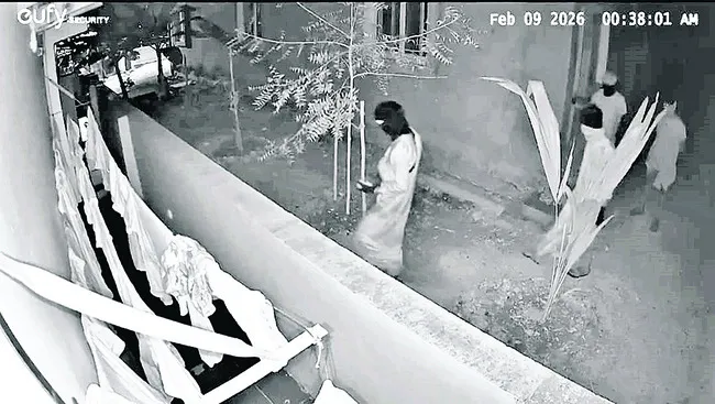 తాళం వేసిన ఇంట్లో భారీ చోరీ