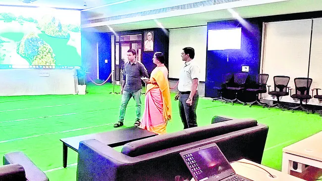 ● ప్రభుత్వ ఉద్యోగులకు        అనుమతి 
