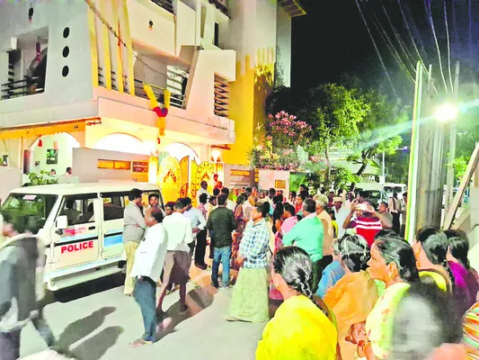 టీడీపీ నేతల ఆందోళన 