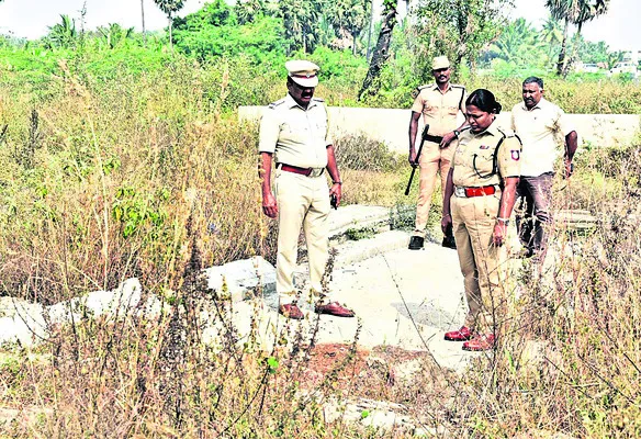 మహిళ దారుణ హత్య 