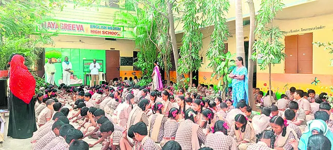 మార్మోగిన గాయత్రీ మంత్రం 
