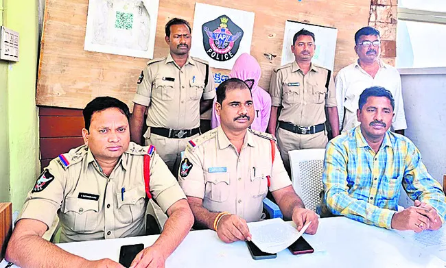 డీసీసీబీలో చోరీకి యత్నించిన వ్యక్తి అరెస్టు 