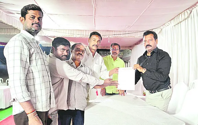 మంత్రిపై చర్యలు తీసుకోండి