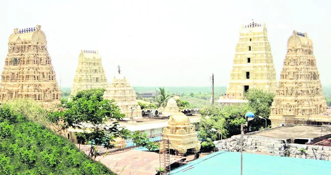 ప్రసాదాల తయారీ టెండర్‌ రద్దుకు నిర్ణయం 