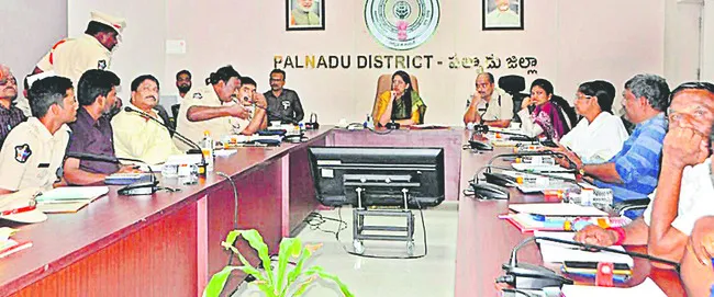 అర్ధరాత్రి ఒంటి గంట నుంచే త్రికోటేశ్వరస్వామి దర్శనం 