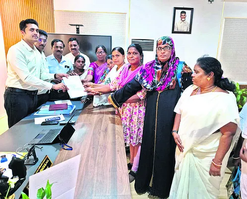 సచివాలయ విధుల నుంచి మినహాయించండి