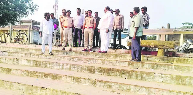 పుష్కర ఘాట్లను పరిశీలించిన ఎస్పీ