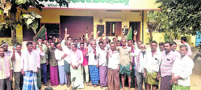 ఆన్‌లైన్‌ బుకింగ్‌ మాకొద్దు
