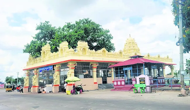 భక్తుల జేబులకు చిల్లు