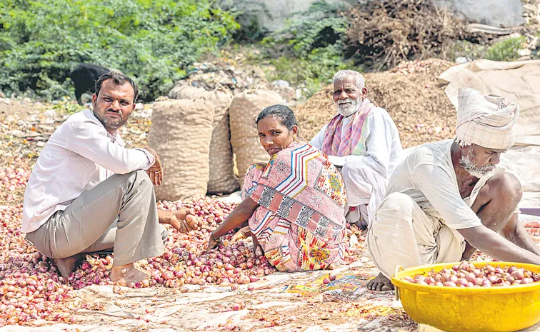 రైతుల పాలిట పిడుగుపాటు