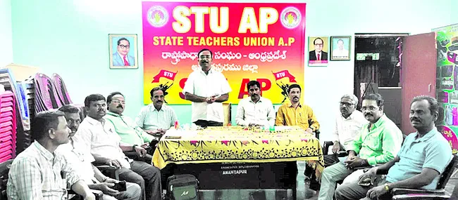 ఉద్యోగ, ఉపాధ్యాయ సమస్యలపై రేపు ధర్నా 