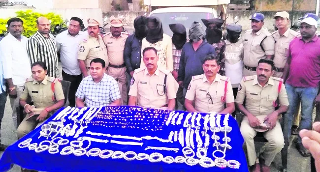 ఉరుసుకొచ్చి.. చోరీకి స్కెచ్‌ గీసి!