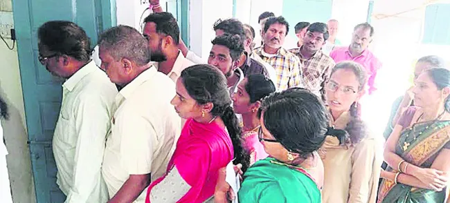 బ్యాలెట్‌ బాక్స్‌ల్లో భవితవ్యం