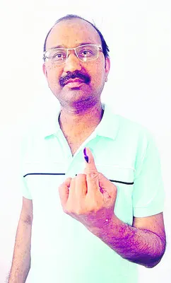 ఓటు వేసేందుకు కర్నాటక నుంచి రాక 