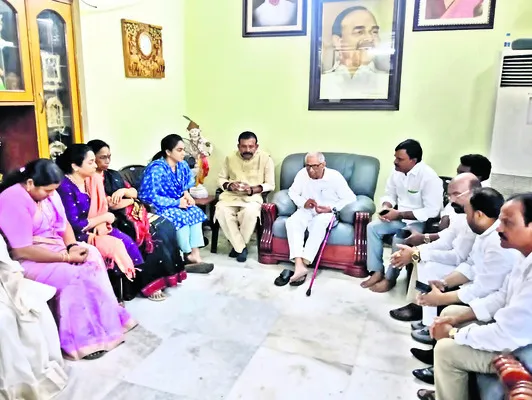 అంబటి రాంబాబు కుటుంబానికి పరామర్శ 