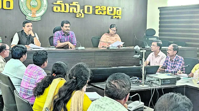రీ సర్వేలో తప్పులకు తావులేకుండా చూడాలి
