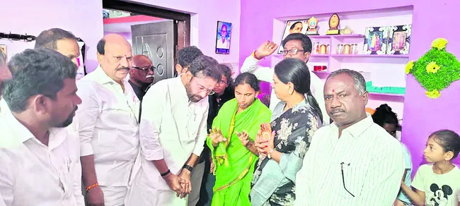 మహదేవప్పకుటుంబానికి పరామర్శ 