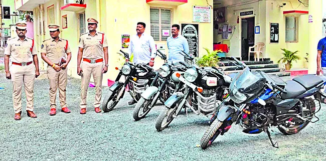 అంతర్‌ జిల్లా నేరస్తుల ముఠా అరెస్టు 