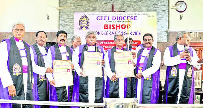 బిషప్‌లుగా పట్టాభిషేకం