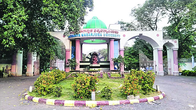 దూర విద్యలో పరీక్షలే మిథ్య! 