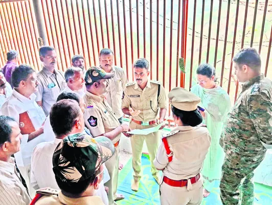 భక్తులకు సాఫీగా దర్శనమయ్యేలా ఏర్పాట్లు చేయాలి