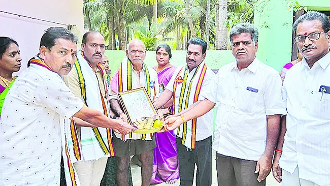 మహాలక్ష్మి ఆలయానికి  రూ.11.5 లక్షల విరాళాలు 