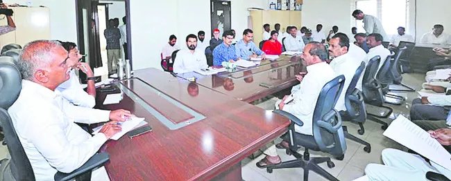 లిఫ్టు పనులు వేగిరం చేయండి