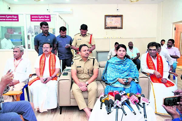 భక్తులు సంయమనం పాటించాలి  