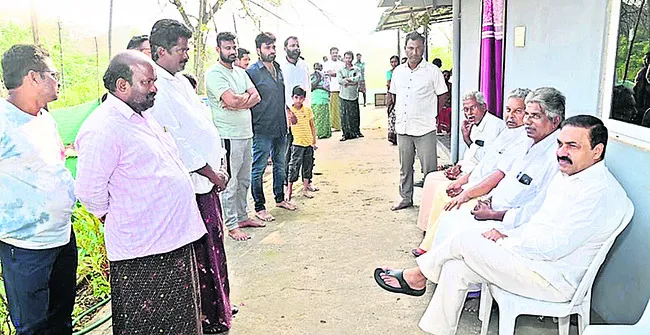 రైతుల బాధలు వర్ణనాతీతం 