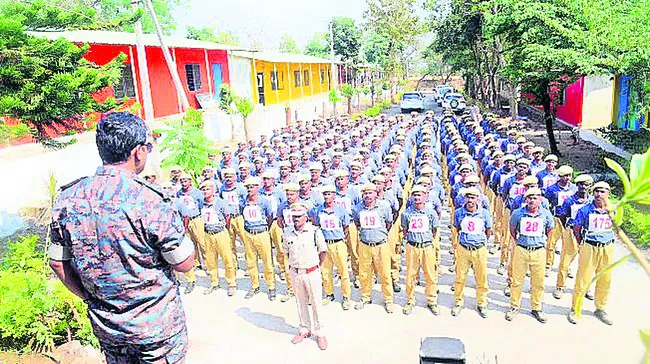 సమాజంలో మార్పులకు అనుగుణంగా పోలీస్‌ ఉద్యోగం