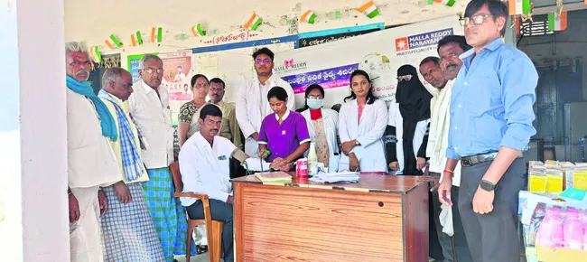 ఉచిత వైద్య శిబిరానికి అపూర్వ స్పందన 