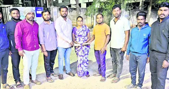 మానవత్వం చాటిన లింగంపల్లి గ్రామస్తులు