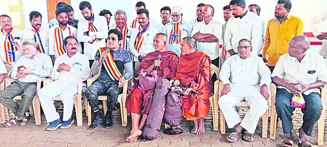 విశ్వశాంతి కోసం దమ్మ పాదయాత్ర 