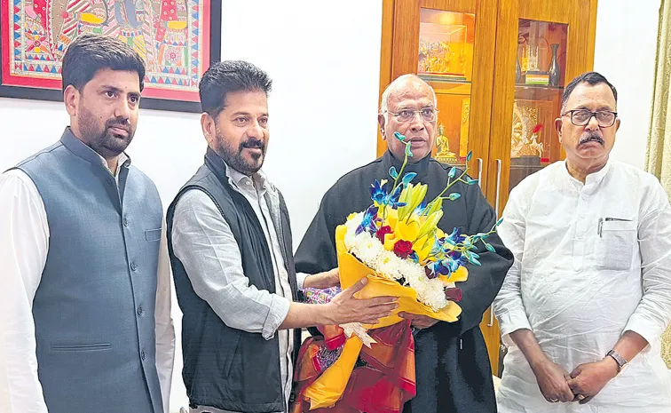 CM Revanth Reddy Comments On Municipal Elections with Mallikarjun Kharge