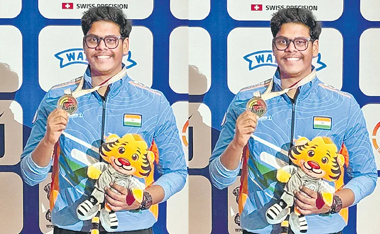 ముకేశ్‌కు స్వర్ణం, కాంస్యం